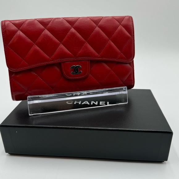 Chanel - Authentic - Lambskin Wallet - Red - Gorgeous with COA and Box - Picture 2 of 16